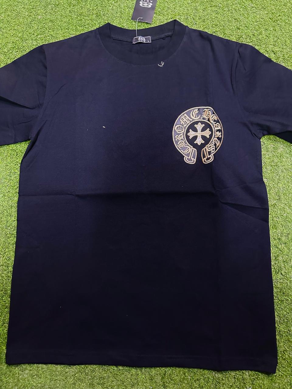 Regular fit with a ribbed crew neckline for a timeless look.Durable construction designed to maintain shape and print over time