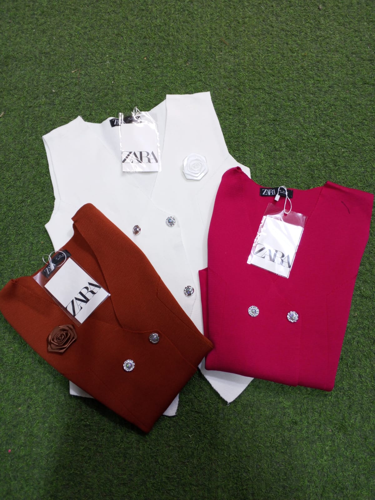 sleeveless waistcoat-style tops